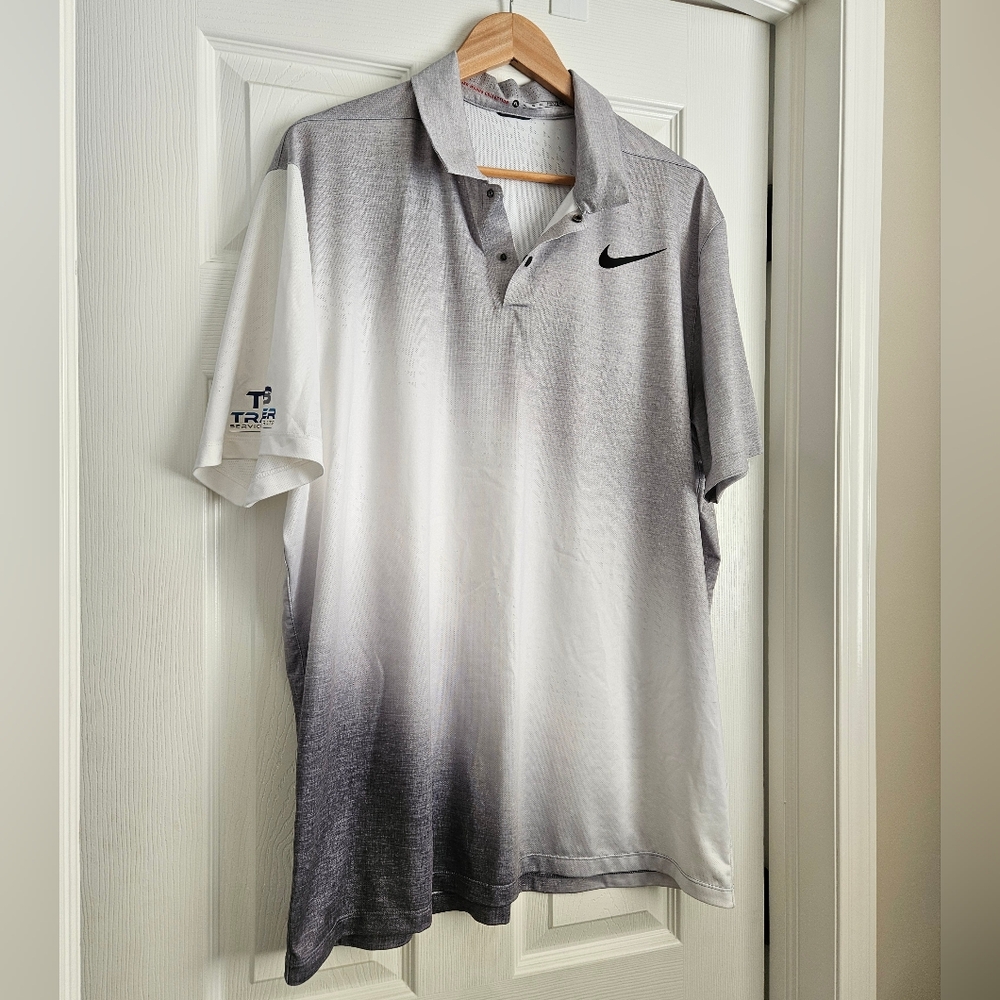 Nike Tiger Woods Men's XL White Gray Gradient Golf Polo Shirt‎ with Company Logo